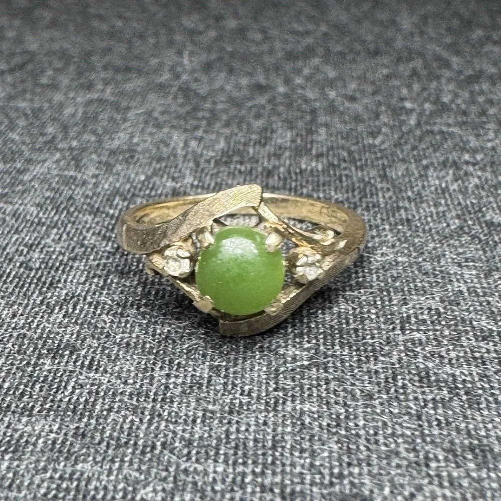 Vintage Yellow Gold Jade Cabochon Ring 10K Solid 2.62 Grams Size 7.25